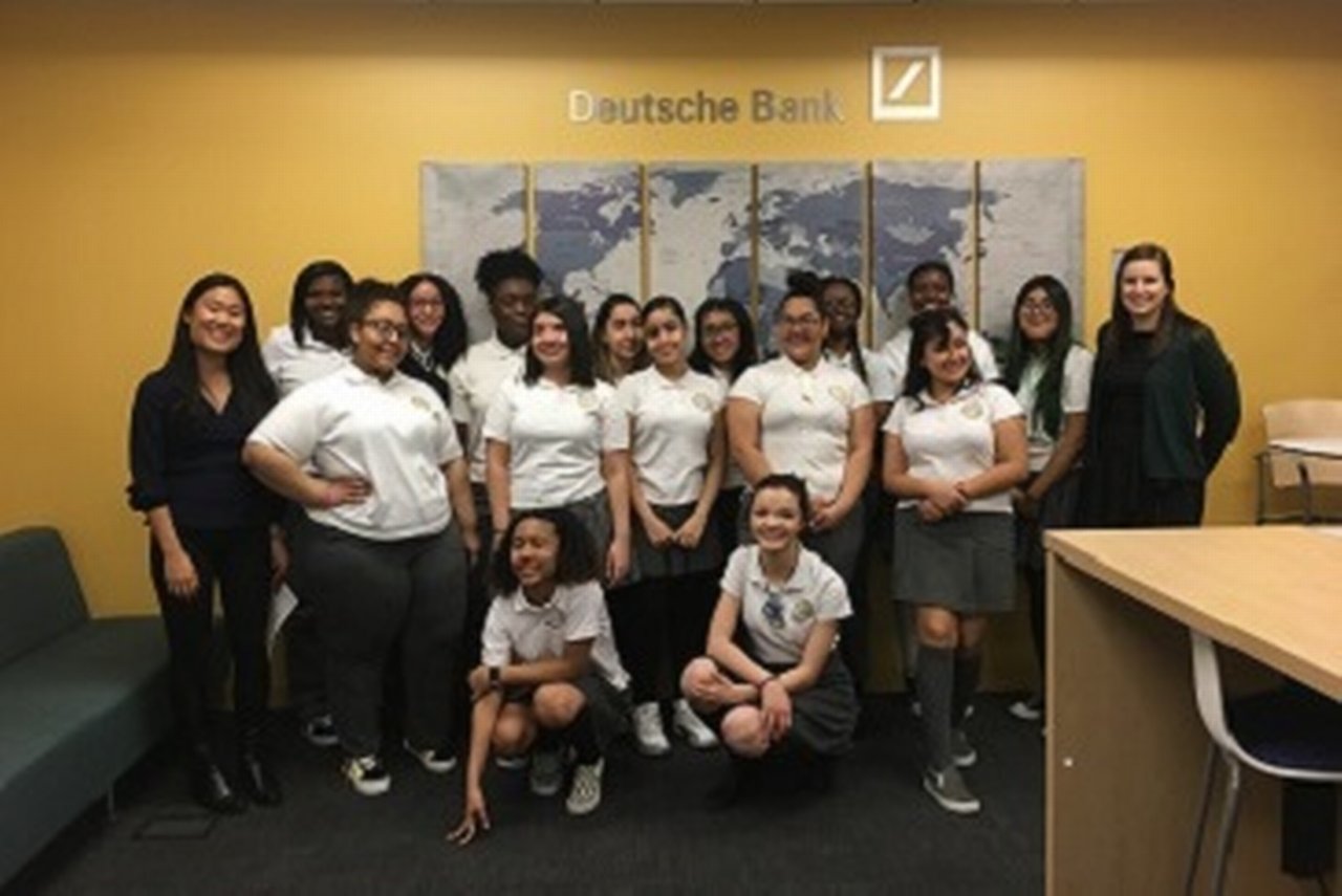 Students learn about Deutsche Banks global footprint