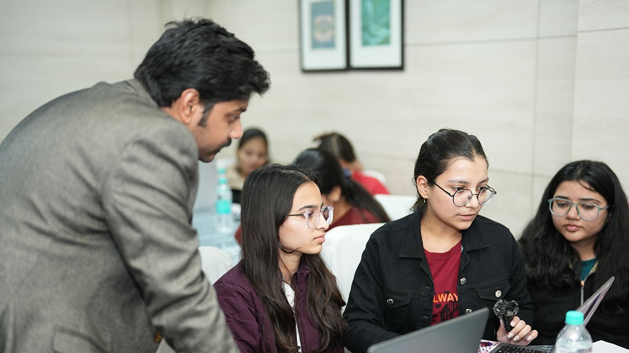 Workshop for students part of the scholarship programme