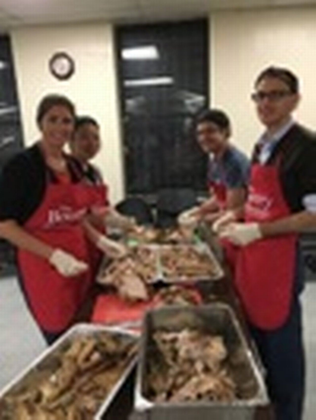 Americas Debt colleagues donated Thanksgiving meals to over 2,400 food-insecure families across the city.