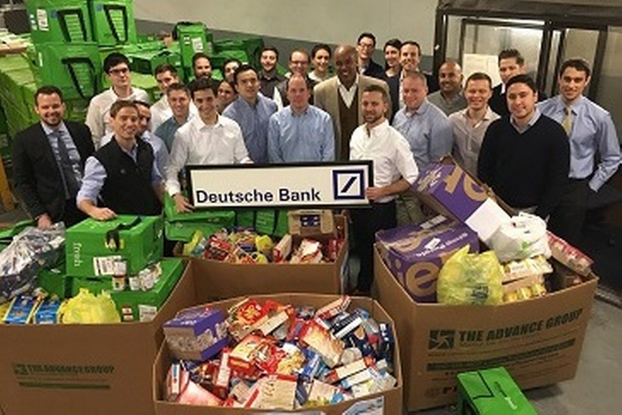 Americas Debt colleagues donated Thanksgiving meals to over 2,400 food-insecure families across the city.